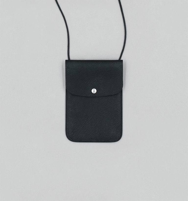 Pochette Tour de Cou En Cuir de Russie Noir