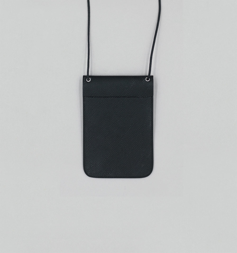 Pochette Tour de Cou En Cuir de Russie Noir