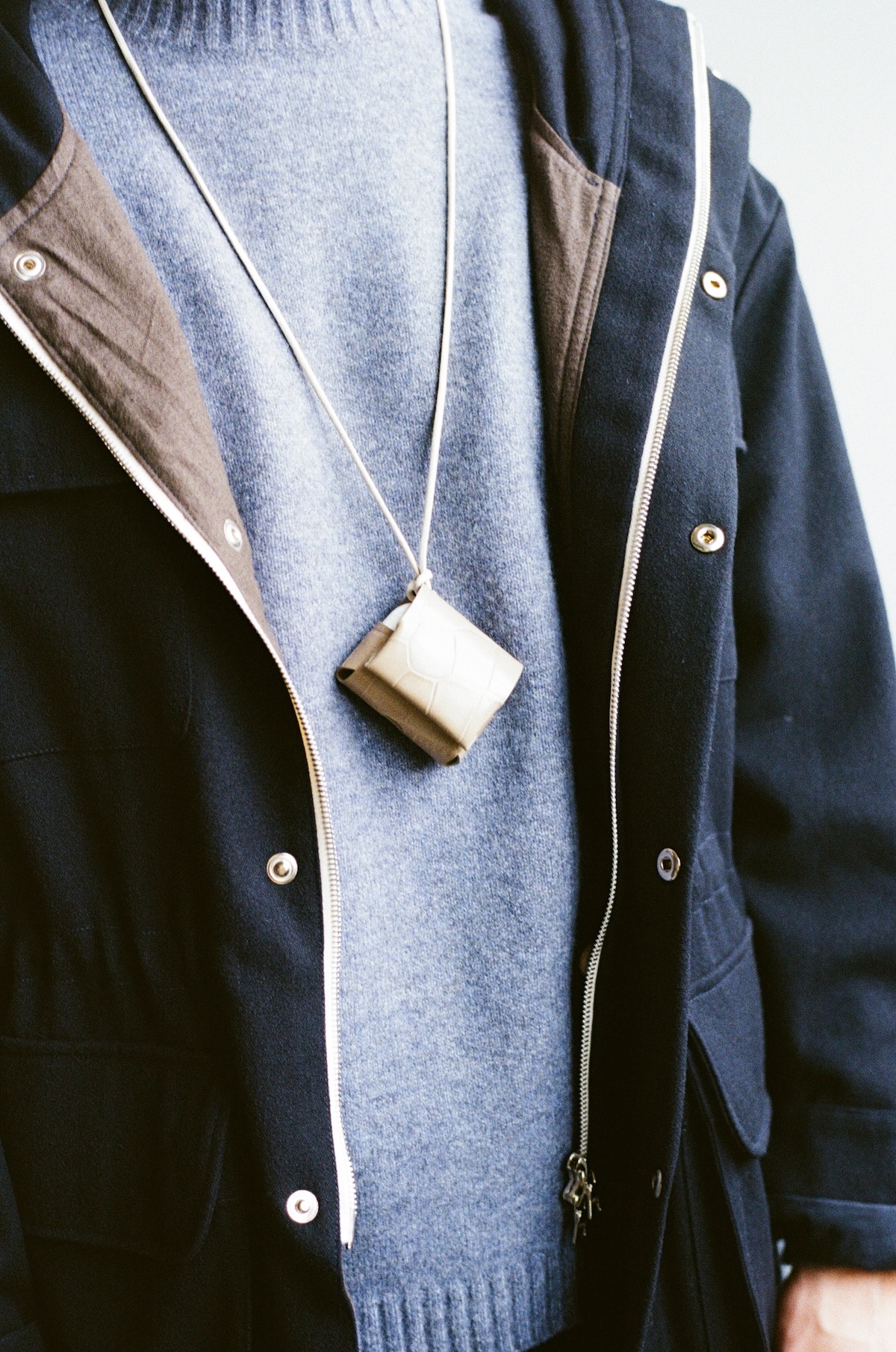 Étui pour Airpods Open Source en Veau Embossé Façon Crocodile Mastic