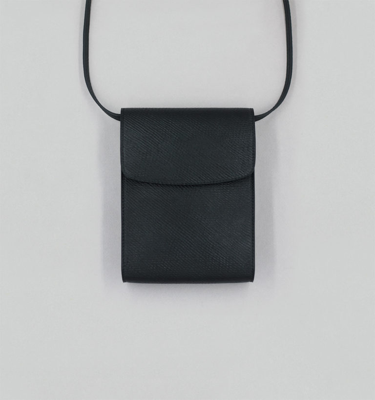 Pochette à Rabat En Cuir de Russie Noir