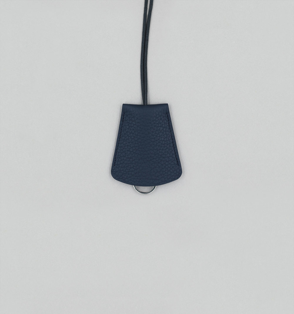 Porte-Clés Cloche en Taurillon Grainé Marine