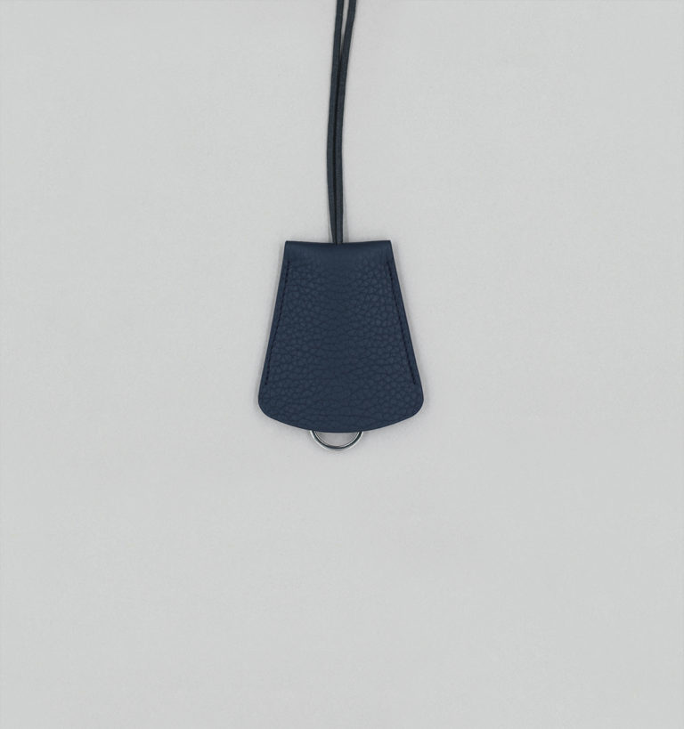 Porte-Clés Cloche en Taurillon Grainé Marine