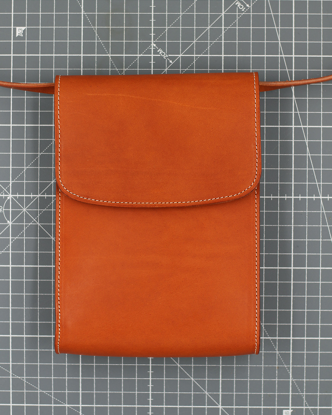 96 - Whiskey Vegetable Calf Flap Pouch