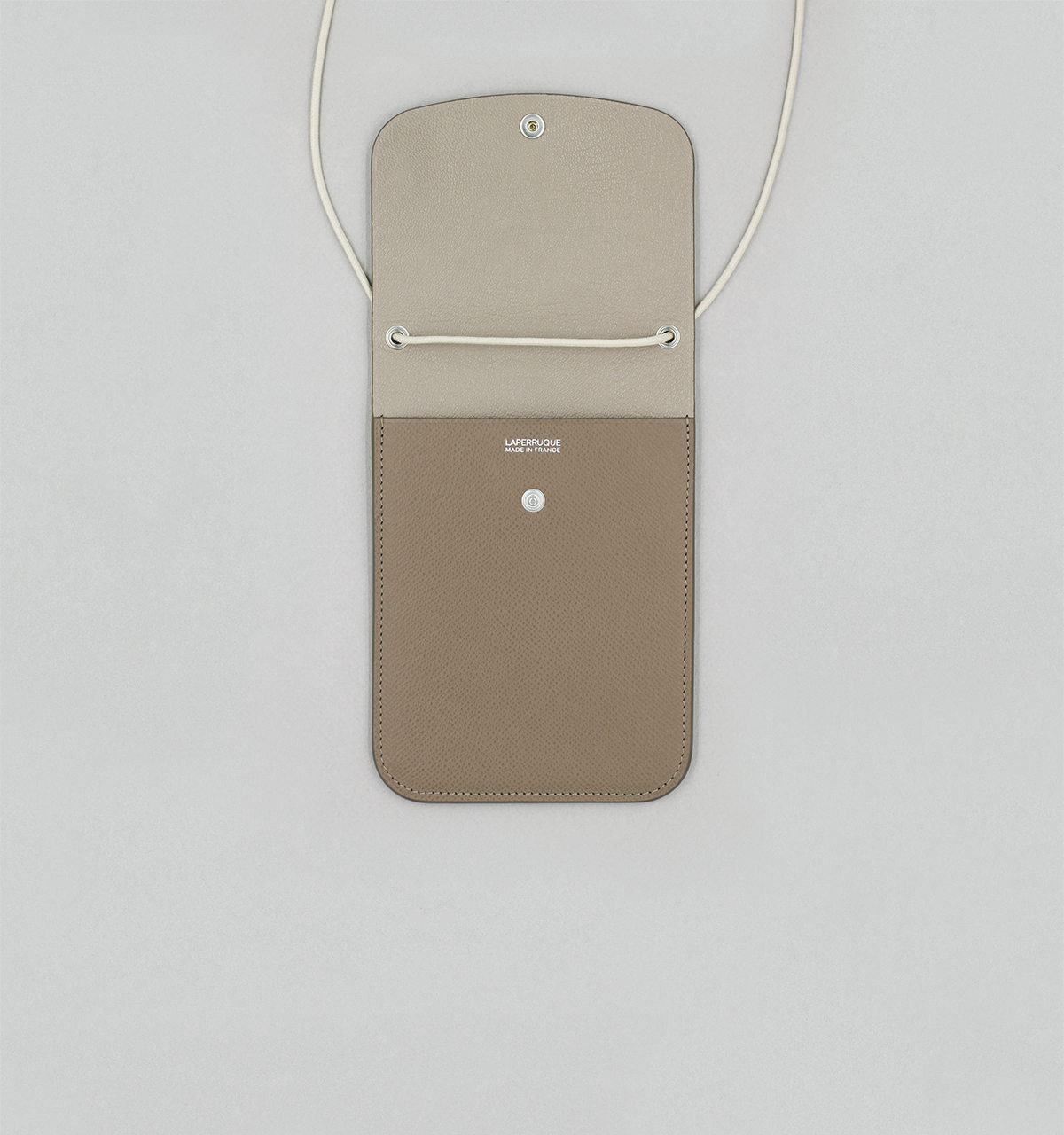 Pochette Tour de Cou En Veau Quadrillé Taupe