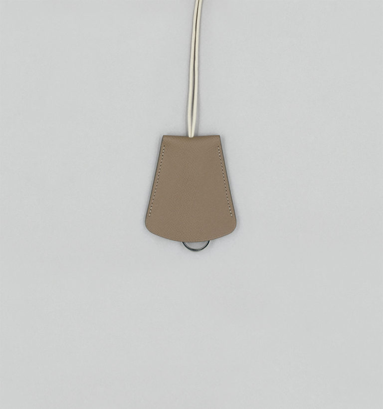 Porte-Clés Cloche En Veau Quadrillé Taupe