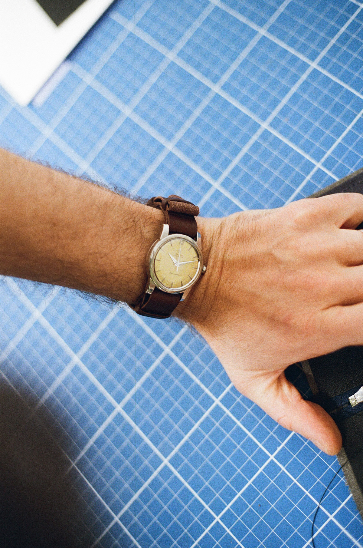Bracelet de montre une pièce en veau végétal Chocolat