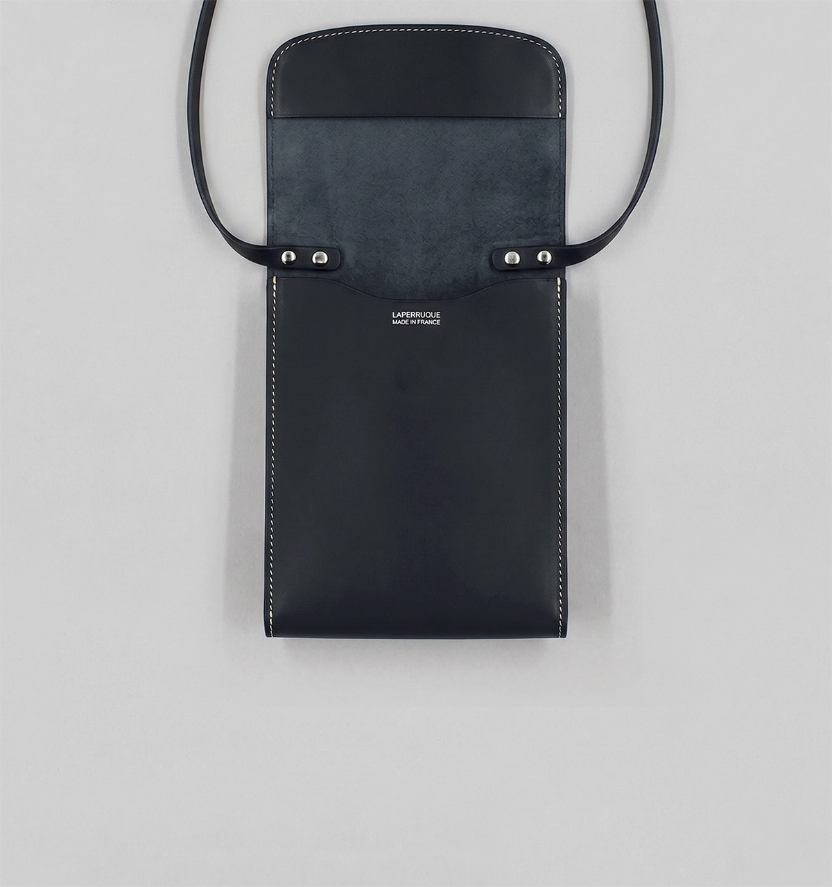 Pochette à Rabat En Veau Végétal Noir