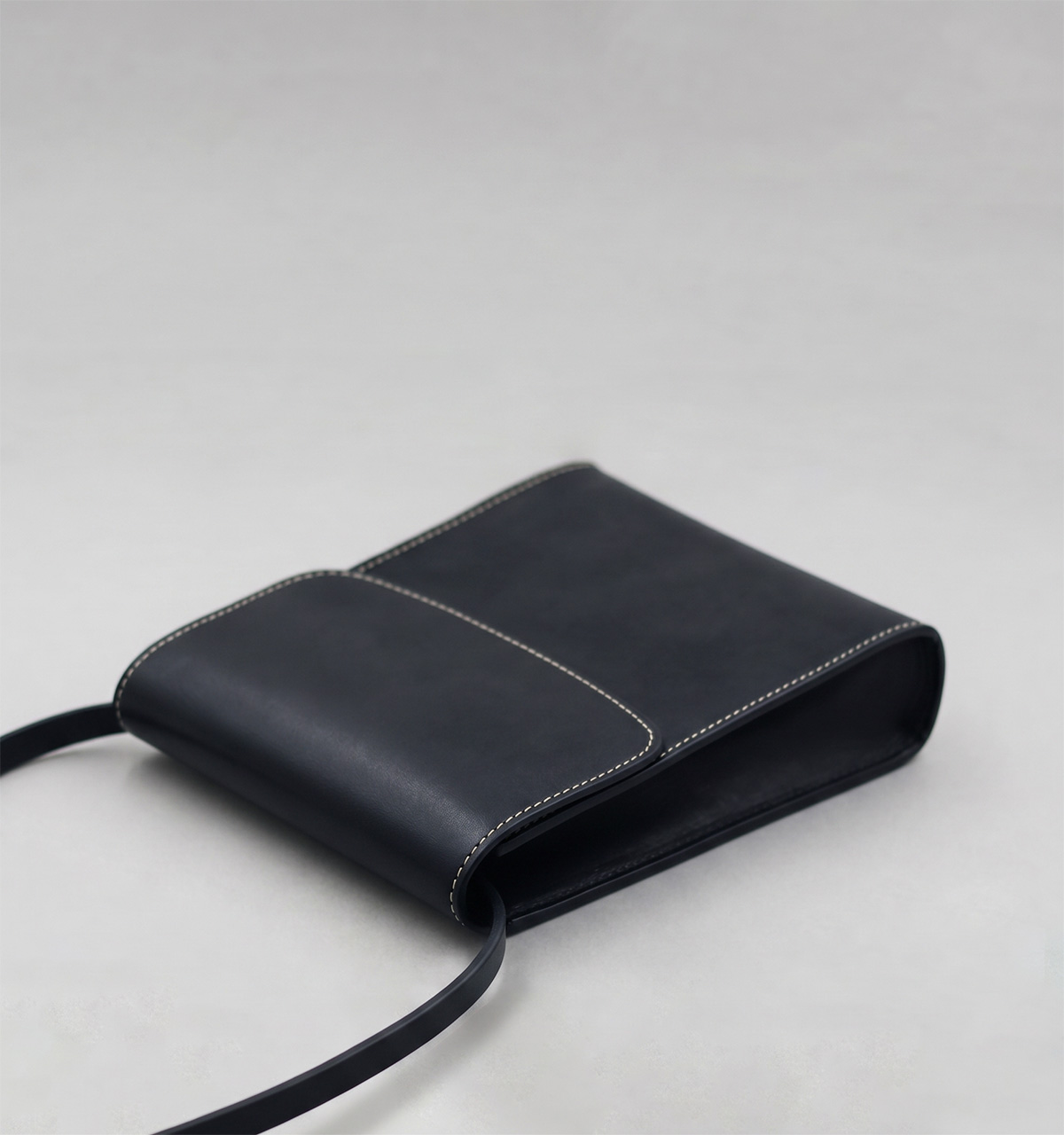 Pochette à Rabat En Veau Végétal Noir